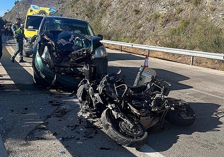 Two injured in head-on collision on busy Axarquía road